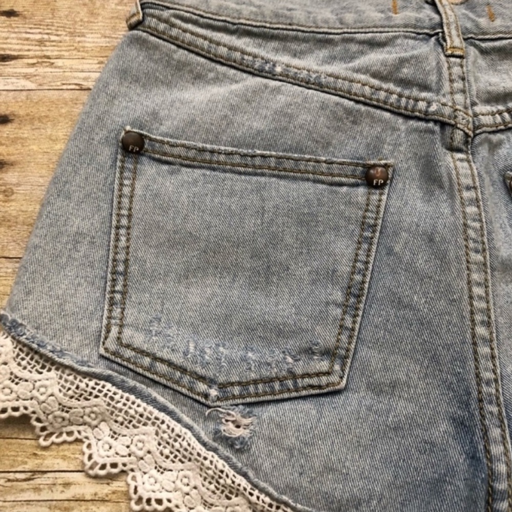Free People - Denim Jean Shorts with Lace - Size 25 - Picture 4 of 6